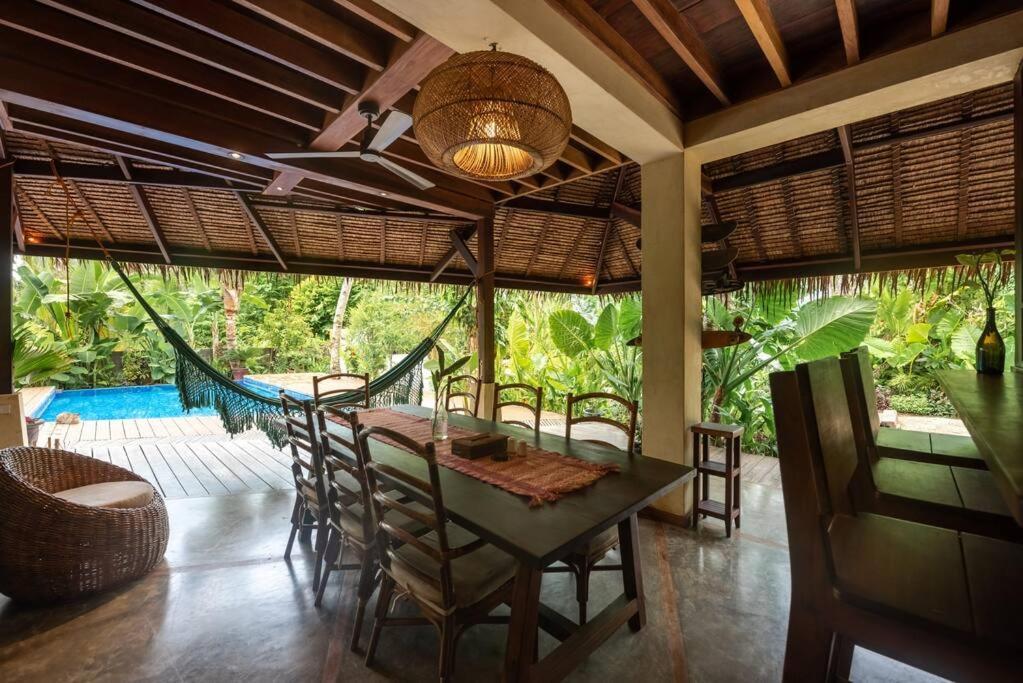 Alaia Hideaway Villa General Luna  Exterior photo