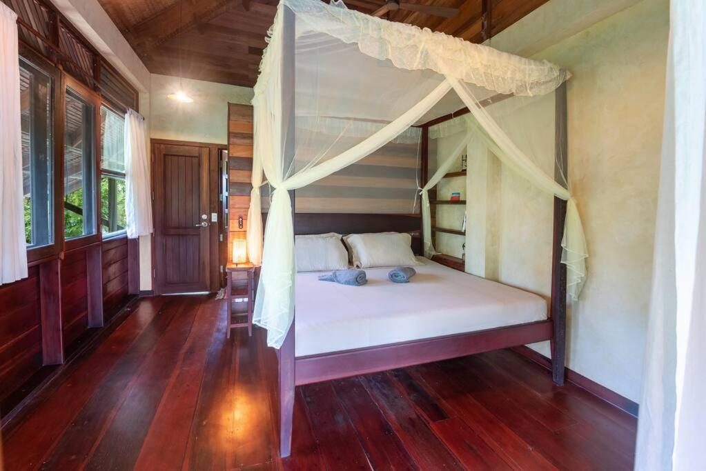 Alaia Hideaway Villa General Luna  Exterior photo